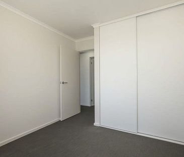 Modern 3-Bedroom Townhouse in the Heart of Largs North - Photo 3