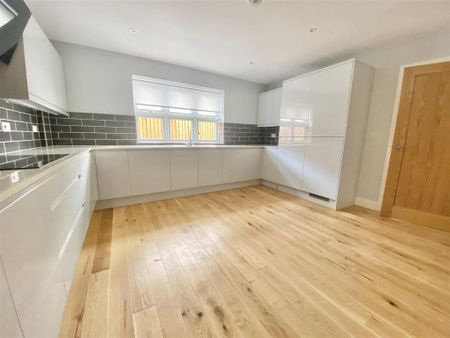 3 bedroom detached bungalow to rent - Photo 3