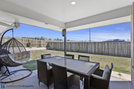 Family living at its finest! Inviting, low maintenance home nestled in quiet pocket of Cotswold Hills! - Photo 3