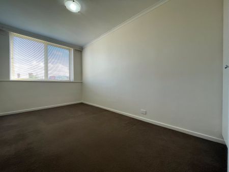 2-Bedroom Apartment in the Heart of Brunswick! - Photo 3