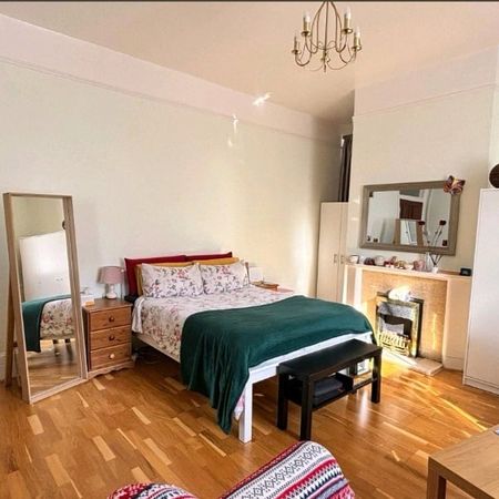 Room in a Shared House, Rosemary Court, NW6 - Photo 3