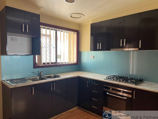 SPACIOUS THREE-BEDROOM UNIT IN PRIME LOCATION! - Photo 1