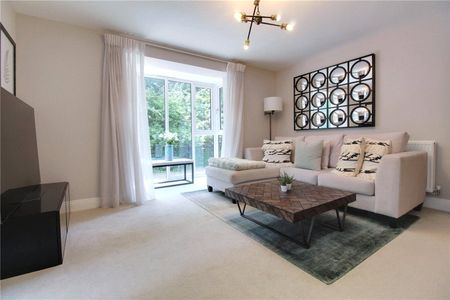 Carter Court, Hook, Hampshire, RG27 - Photo 2