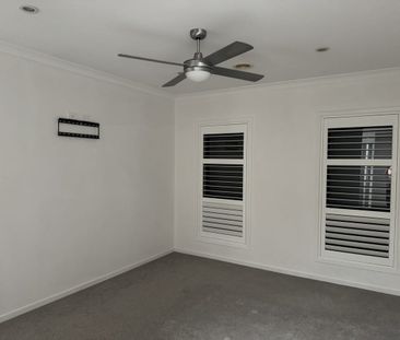 Modern and Stylish Family Home! - Photo 5