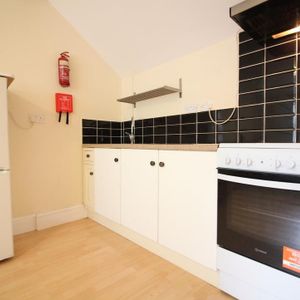 Chertsey Bridge Road, Chertsey - Photo 2