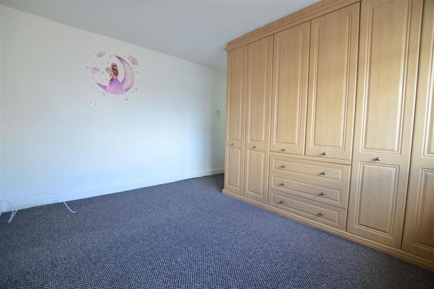 4 bedroom end of terrace house to rent - Photo 1