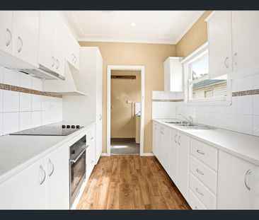 Spacious 3-Bedroom Home in a Prime Location - Photo 2