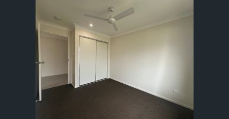 LARGE FAMILY HOME NEAR THE BEACH! - Photo 4