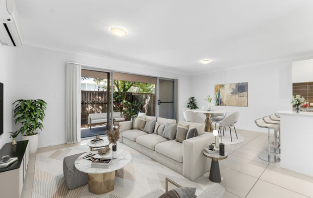 Townhouse in Parkinson Huge, Contemporary Duplex Style 4 Beds Townhome. Walk to the Beautiful Lakewood Avenue Park! - Photo 1