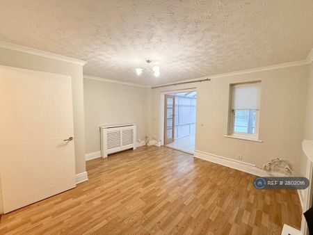 2 bedroom terraced house to rent - Photo 2