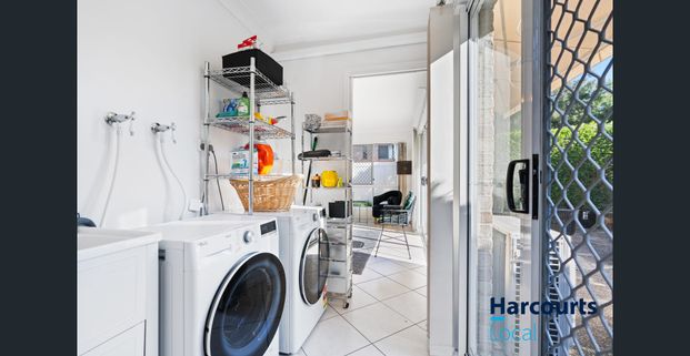 Convenient & Contemporary Townhouse! - Photo 1