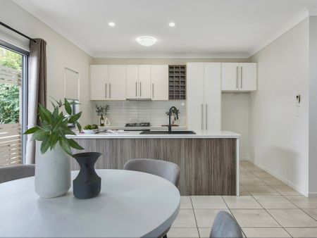 Air Conditioned 3 Bedroom Townhouse In Boutique Gordon Park Complex. Walk To Kedron Brook - Photo 3
