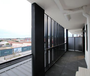 Spacious 2 bedroom 2 bathroom boutique style apartment in superb lo... - Photo 6
