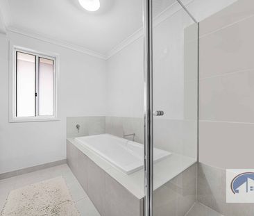 Modern 4-Bedroom Double-Story Home in Prime Point Cook Location - Photo 3