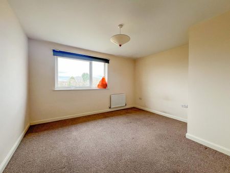 4 bedroom end of terrace house to rent - Photo 2