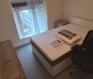 4 Bed Terraced House, Downend Road, BS16 - Photo 3