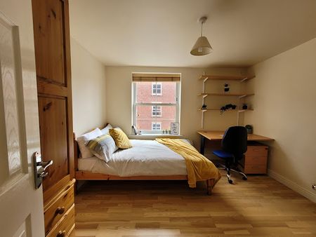 Room 4 Available, En Suite, 11 Bedroom House, Willowbank Mews- Student Accommodation Coventry - Photo 3