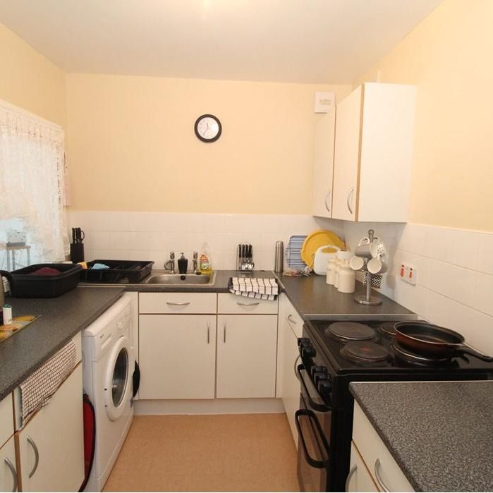 2 bed upper flat to rent in NE4 - Photo 1