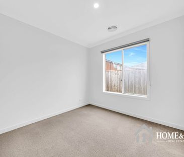 Modern/2 Living Areas/ Huge Electricity Savings $$$$ - Photo 5