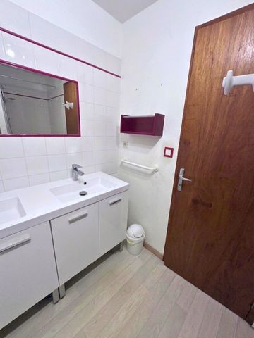 Location Maison 8 pièces 164m² CHATEAUBERNARD 16100 - Photo 2