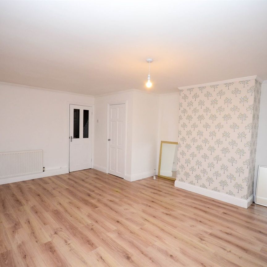3 bed house to rent in Deneside, Jarrow, NE32 - Photo 1