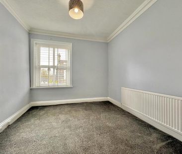 3 bedroom end of terrace house to rent - Photo 4