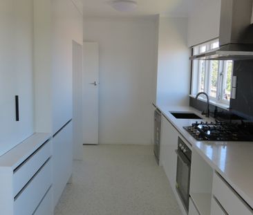 Perfectly located and newly updated 3-bedroom home - Photo 6