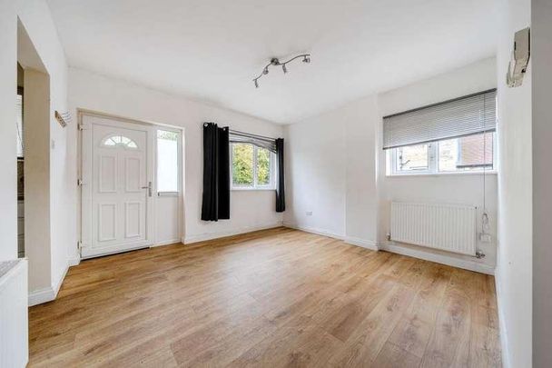 Burford Road, Lechlade, GL7 - Photo 1