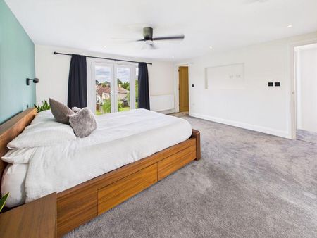 5 bedroom detached house to rent - Photo 4