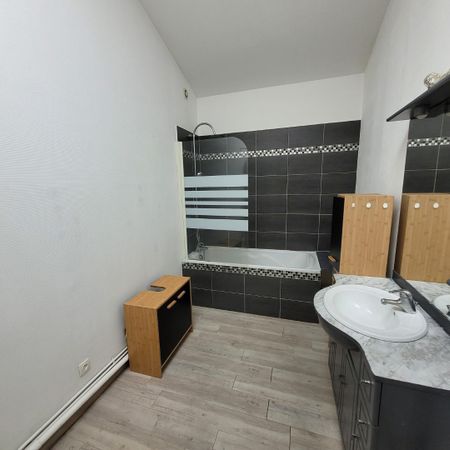 Location Appartement 2 pièces 69m² LOOS 59120 - Photo 4