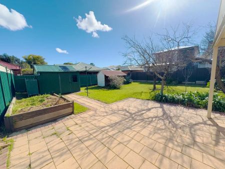 “Stunning Low-Maintenance Living in the Heart of Felixstow” - Photo 4