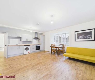 Horse Fair, Banbury, OX16 - Photo 2