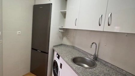 Apartamento de alquiler en Plaza de la Rinconada, Centro - Photo 3