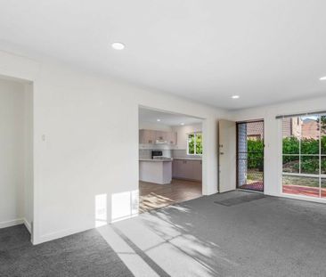 Renovated 2-Bedroom Gem in Ballarat East – Low Maintenance Living! - Photo 3