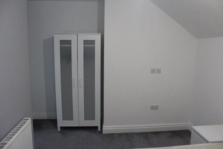 3 bedroom flat to rent - Photo 5