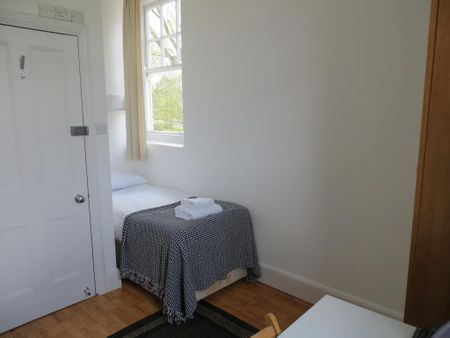 Flat 309 Fulham Palace Road, Fulham W6 9HH - Photo 3