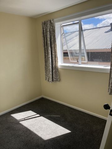 4 bedroom home in Liberton! - Photo 4