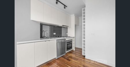 Perfectly Positioned, Stylish Living in the Heart of Highett - Photo 5