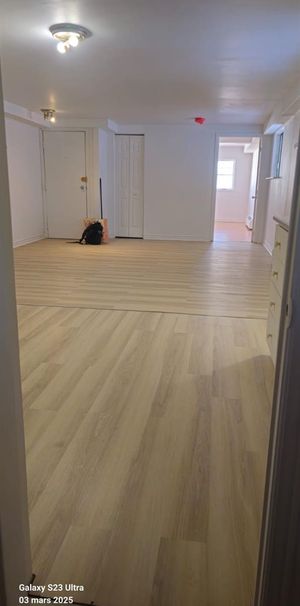 Beau Grand 3 1/2 Chauffé/eau Chaude/élec - Photo 1