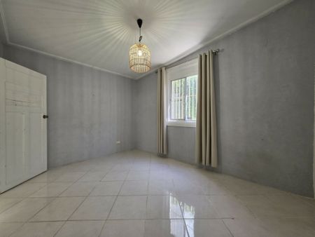 2 bedroom Cottage with external Retreat and Undercover Parking - Photo 4