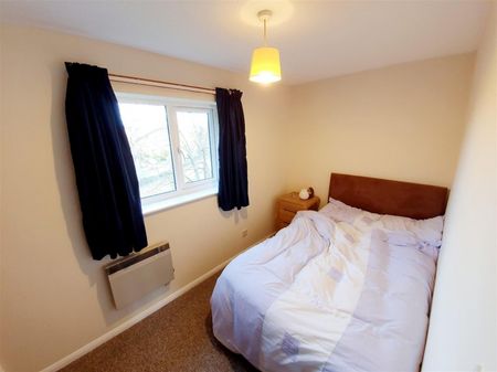 2 Bedroom Flat to Rent in Lovell Court, Irthlingborough, Northants, NN9 - Photo 2