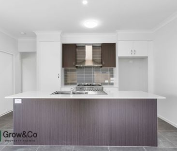 BRAND NEW 4 BED HOME - GREAT FULLY FENCED BACKYARD - Photo 2