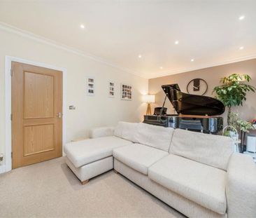 Hampton Road, TW11, London - Photo 2