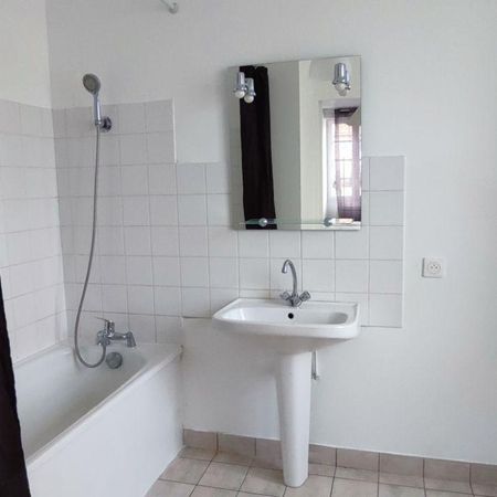 REDON centre-ville - REF G408 - appartement de type 2 meublé d'une surface de 51 m² situé en re... - Photo 3