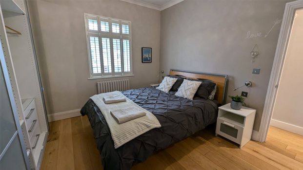 Manor Road, Richmond, Surrey, TW9 - Photo 1