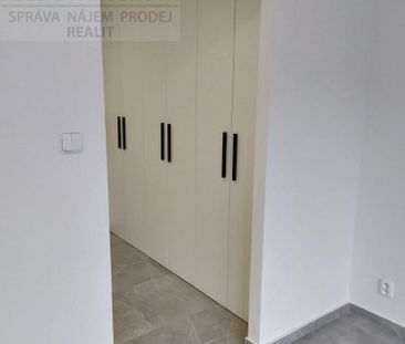 Pronájem bytu 1+kk 30 m² - Photo 1