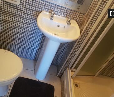 Room in a shared 7-bedroom flat for rent in Ballybough - Photo 4