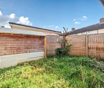 Goldbeaters Grove, Edgware, HA8 - Photo 1