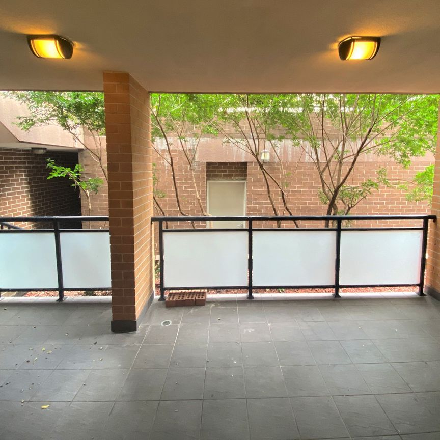 Experience Urban Sophistication: 3-Bed Sanctuary in Redfern's Vibrant Heart - Photo 1