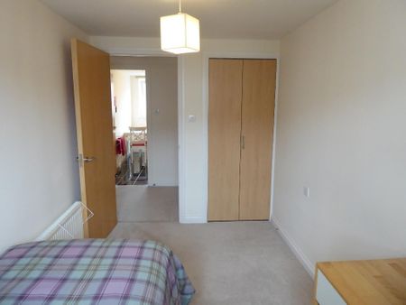 2 bedroom flat to rent - Photo 4